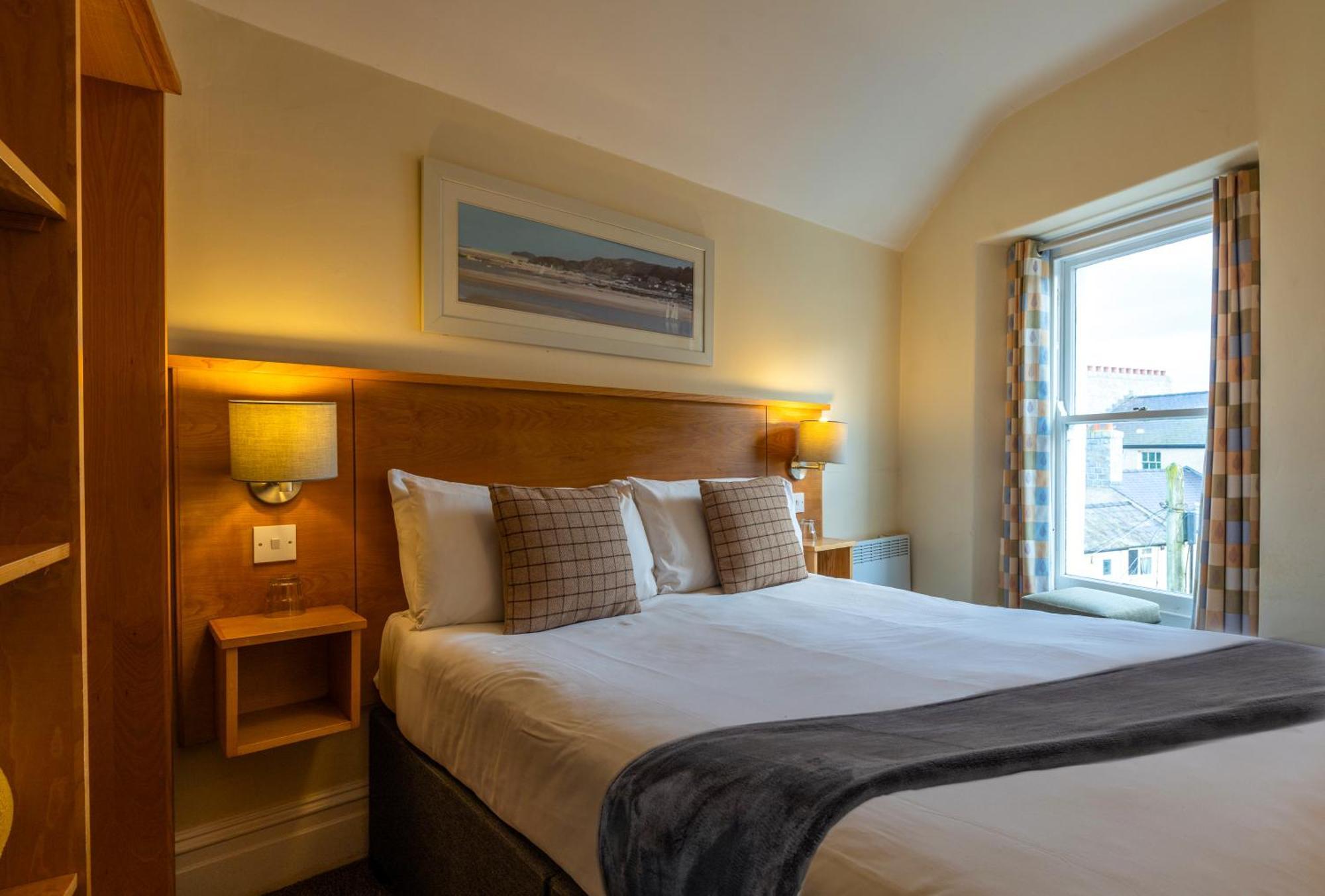 Castle Court Hotel Beaumaris Ngoại thất bức ảnh