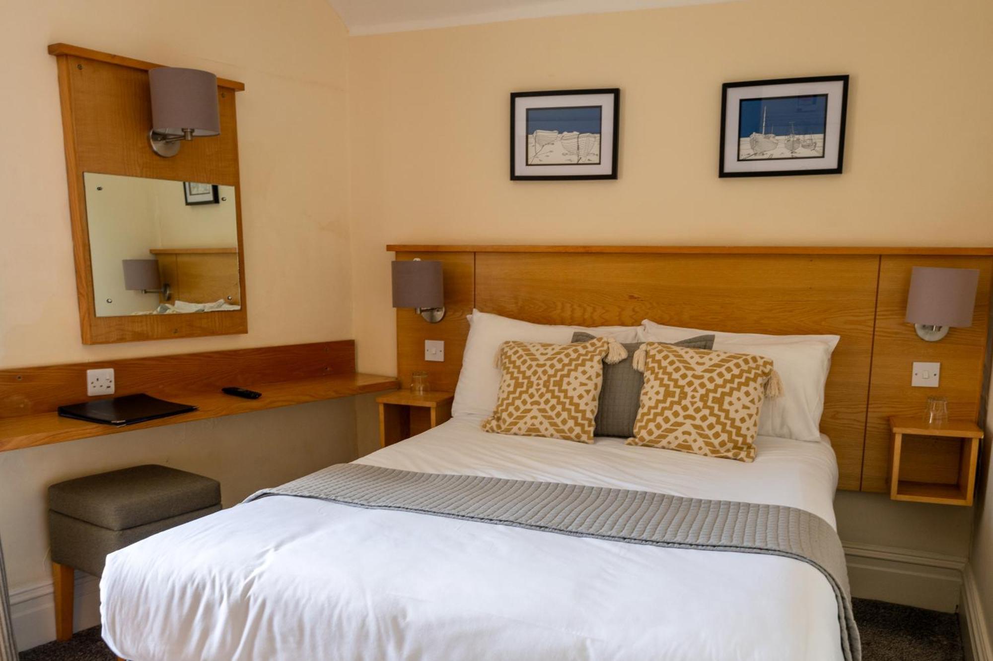 Castle Court Hotel Beaumaris Ngoại thất bức ảnh