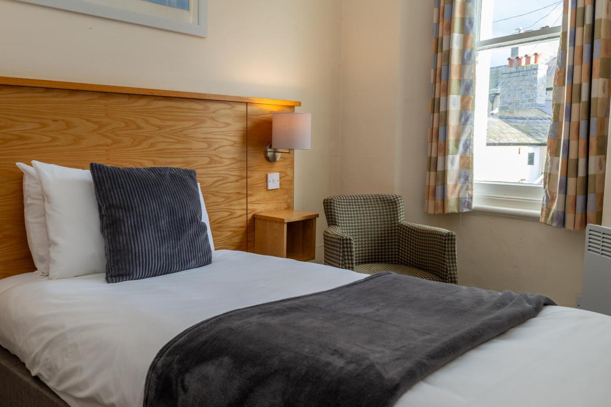 Castle Court Hotel Beaumaris Ngoại thất bức ảnh